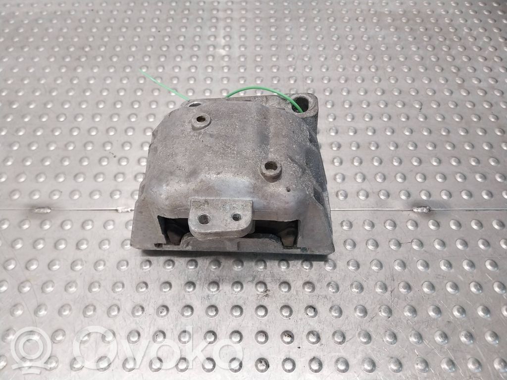 Volkswagen Golf IV Supapă vacuum suport motor 