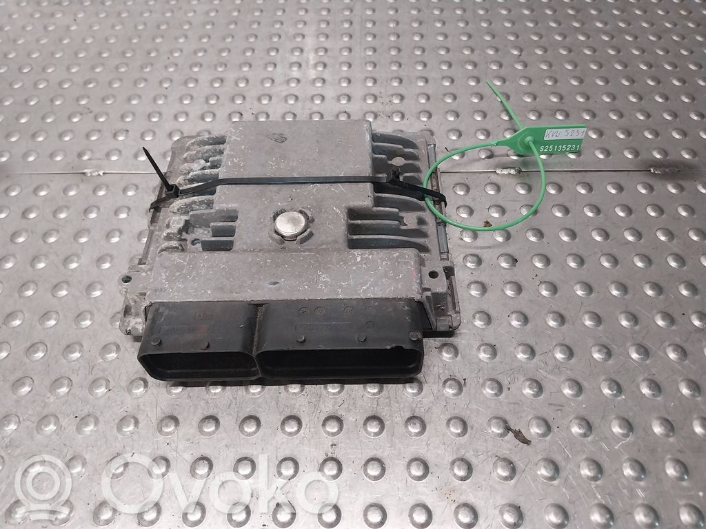 Volkswagen Touran I Engine control unit/module 