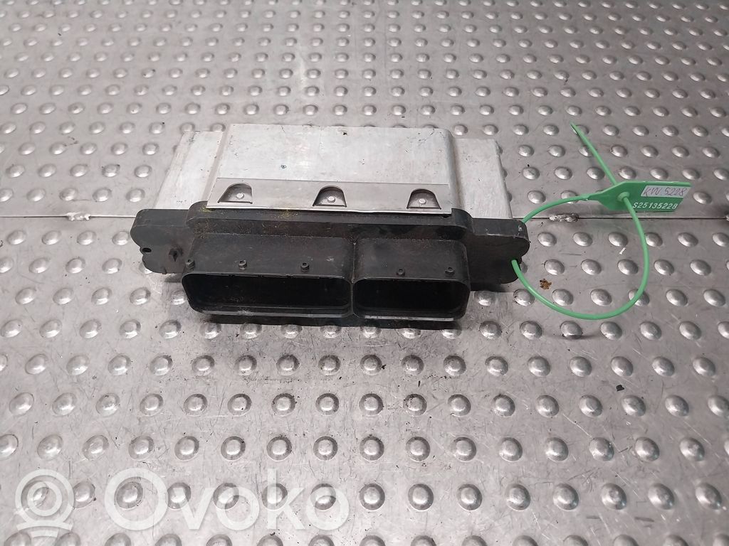 Volkswagen Polo VI Engine control unit/module 