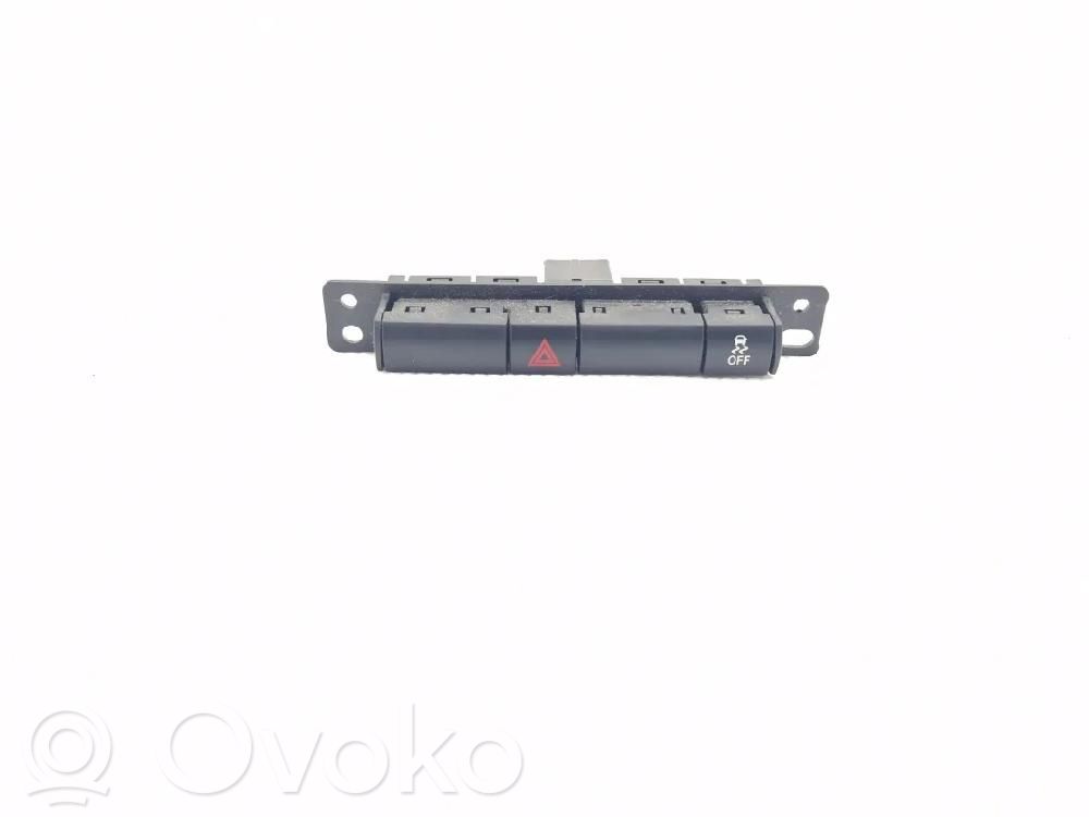 Botón interruptor de luz de peligro   68110969AA