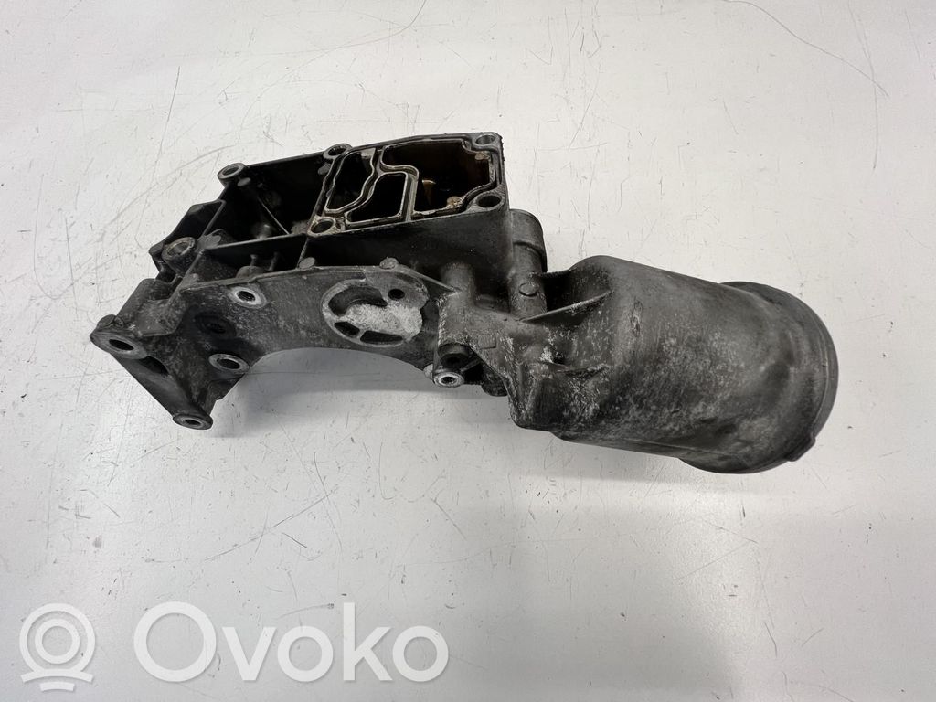 Oil filter mounting bracket
