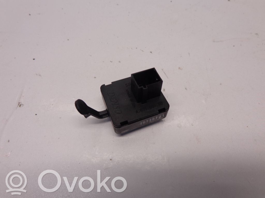 Interior temperature sensor   A67100400