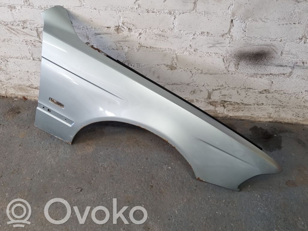 BMW 5 E39 Sparnas 