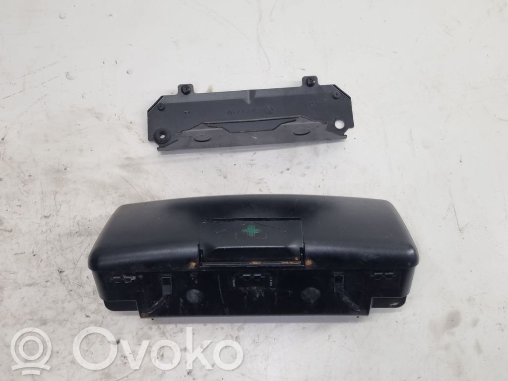 BMW 5 E39 Ensiapupakkaus 