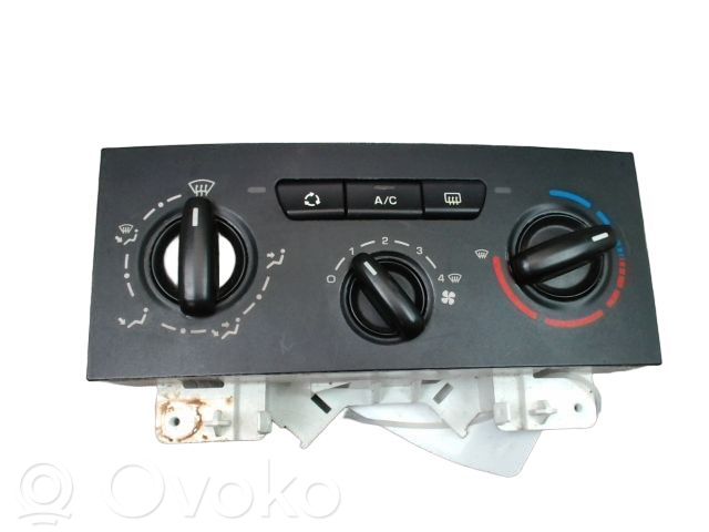 Panel klimatyzacji   1497444898,1400153380,1497444898
