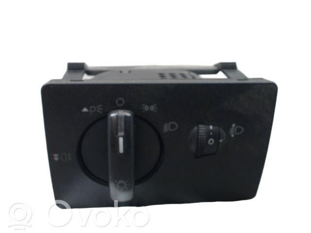 Light switch   1471862,1471862