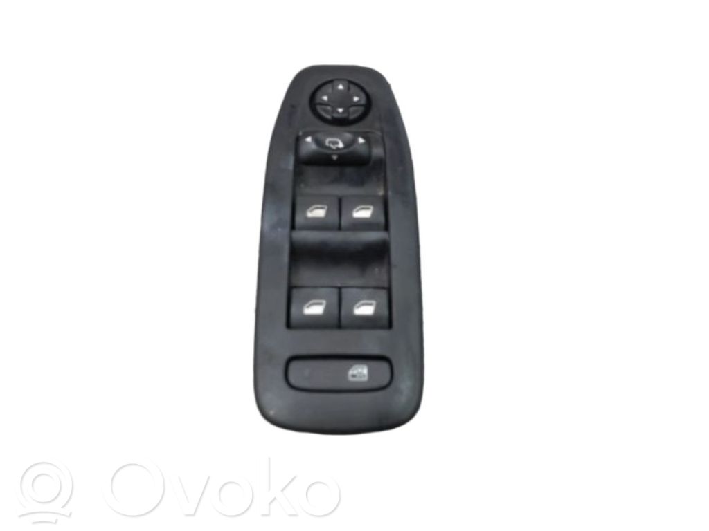 Peugeot 2008 I Przyciski szyb 