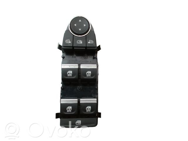 Renault Megane E-Tech Electric window control switch 