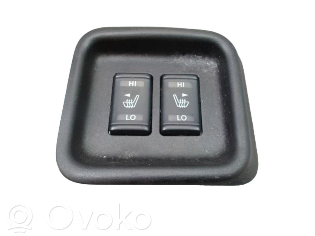 Nissan Juke I F15 Interruttore riscaldamento sedile