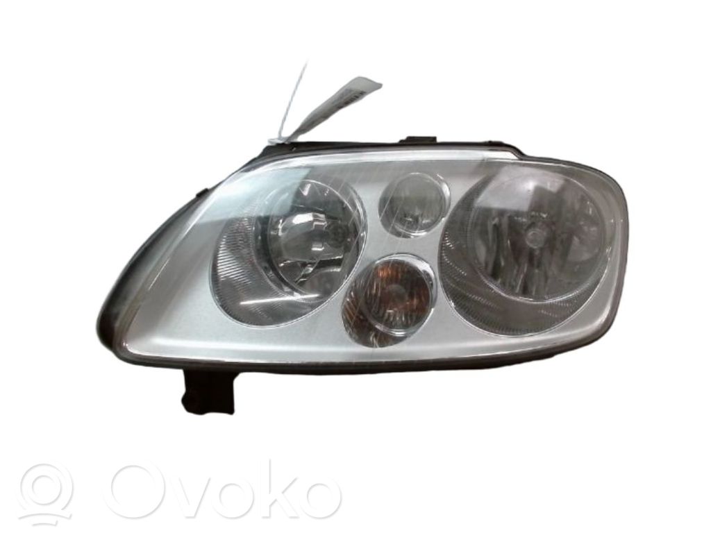 Volkswagen Touran I Faro/fanale