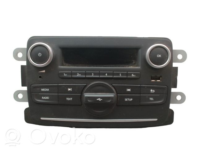 Dacia Logan VAN Panel / Radioodtwarzacz CD/DVD/GPS 