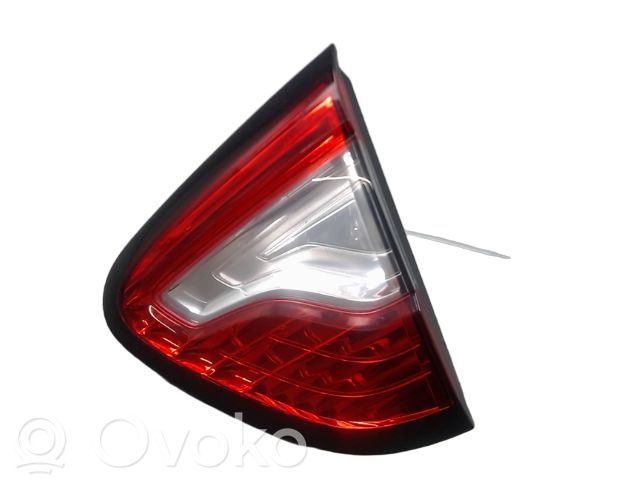 Renault Captur Lampă spate în capacul portbagajului 