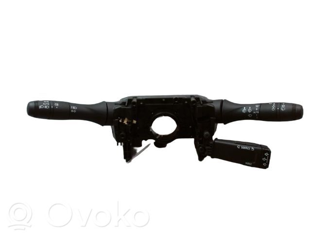 Dacia Duster III Wiper turn signal indicator stalk/switch 