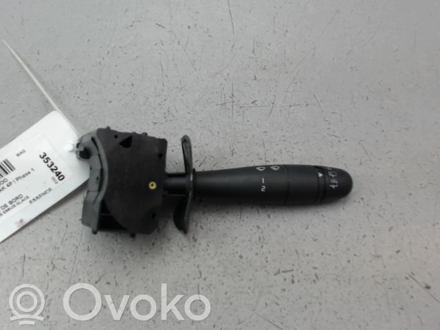 Renault Kangoo I Wiper control stalk 