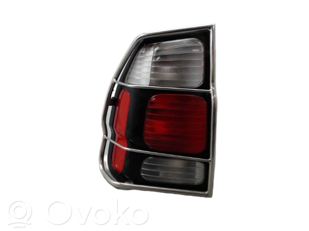 Mitsubishi Pajero Feux arrière / postérieurs