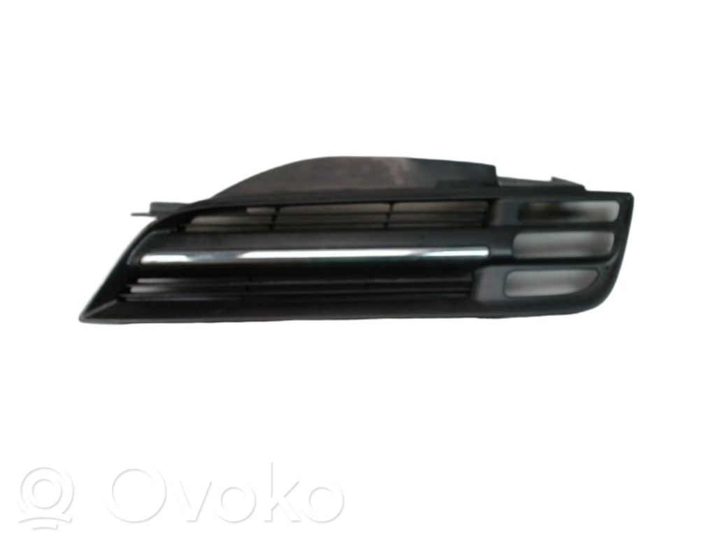Nissan Micra Maskownica / Grill / Atrapa górna chłodnicy 