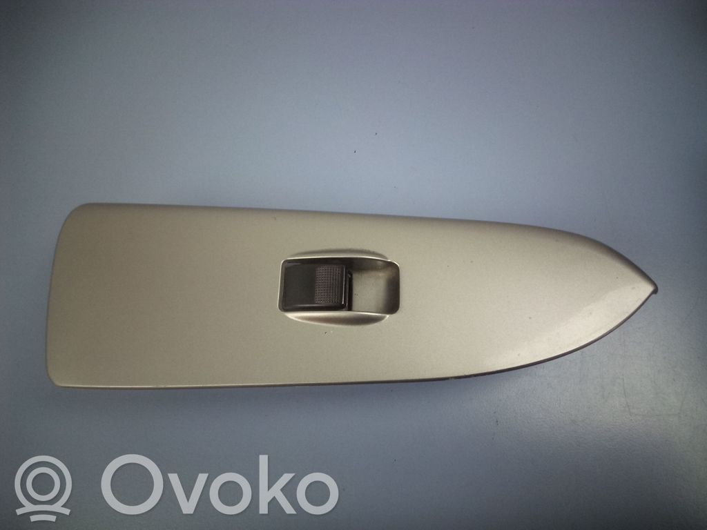 Electric window control switch   GE6M684L1