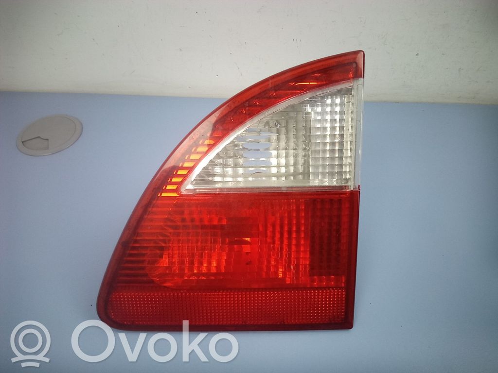 Ford Galaxy Aizmugurējais lukturis pārsegā 