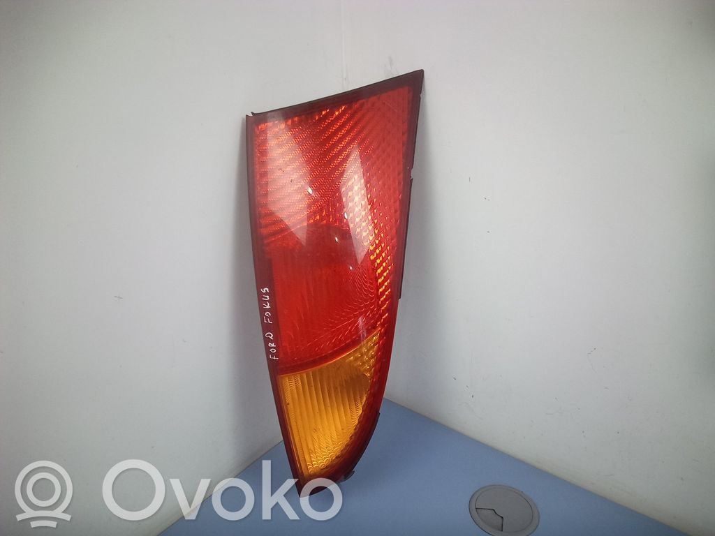 Ford Focus Aizmugurējais lukturis virsbūvē 