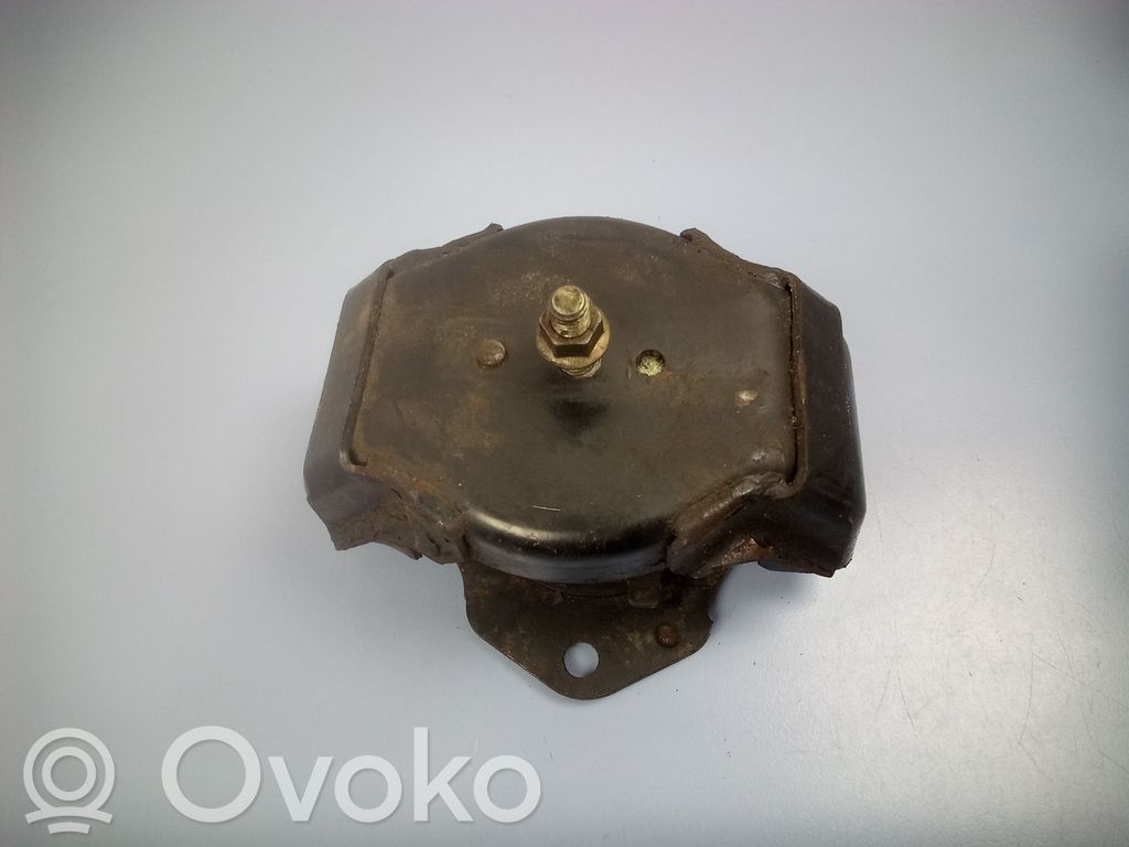 Mitsubishi Pajero Engine mount bracket 