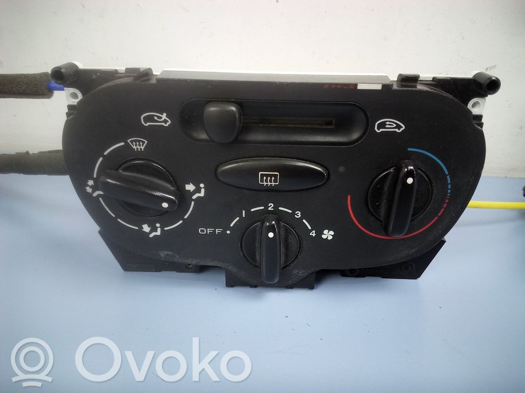 Peugeot 206 Climate control unit 