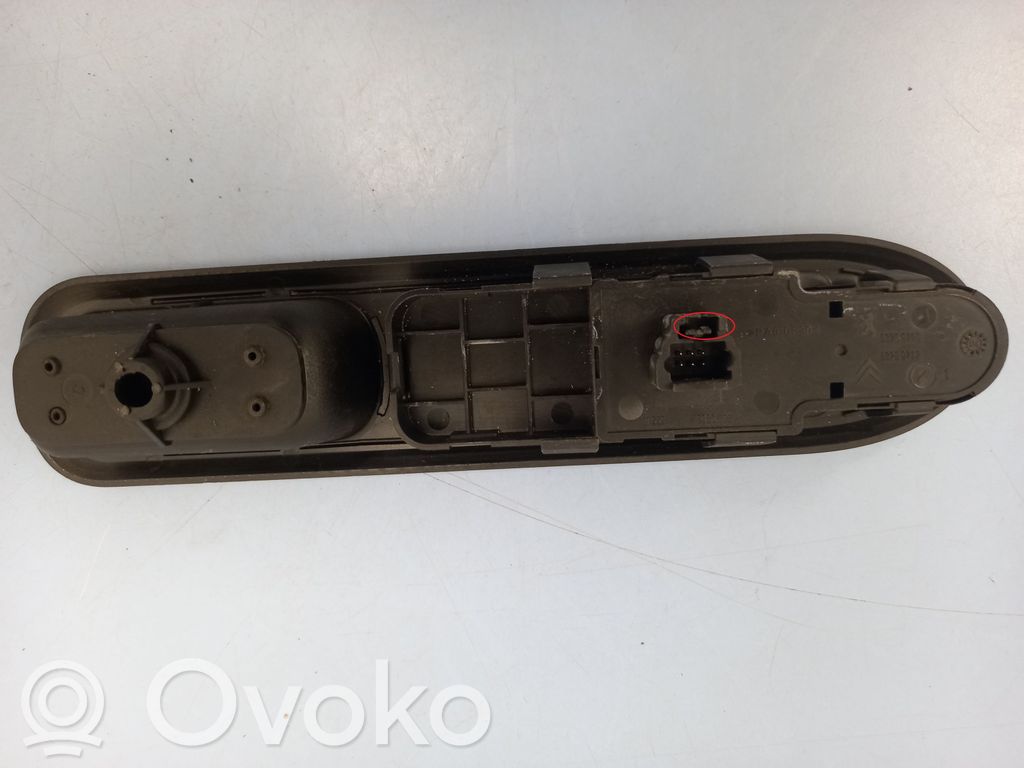 Peugeot 407 Electric window control switch 