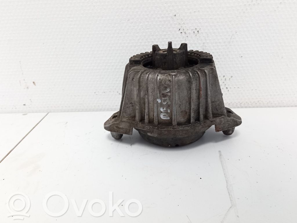 Mercedes-Benz E W212 Engine mount bracket 