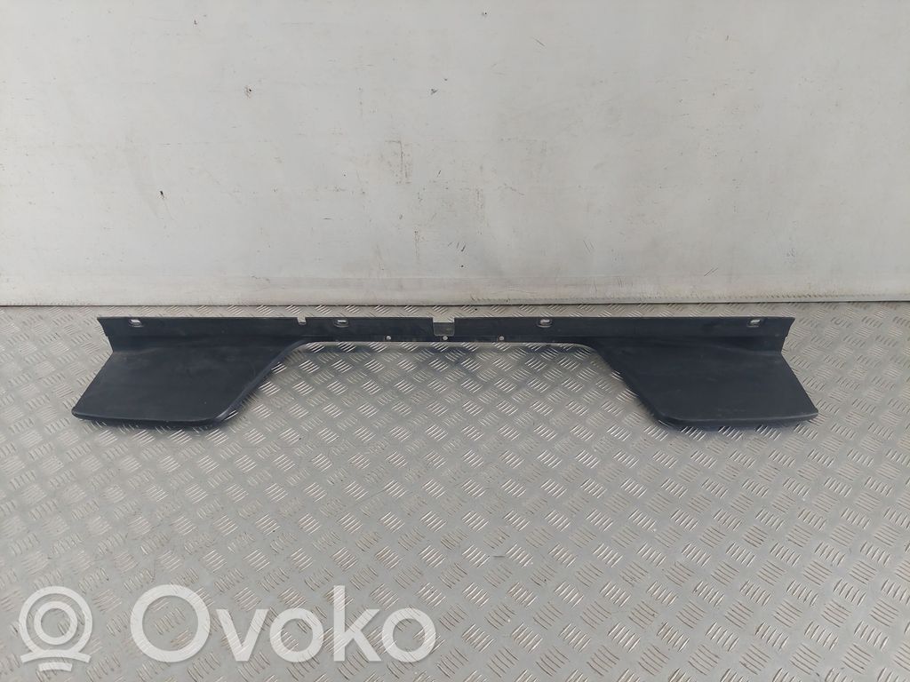 Volkswagen Amarok Moldura inferior del parachoques trasero 