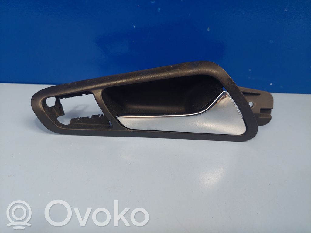 Volkswagen PASSAT B6 Manecilla interna puerta delantera 
