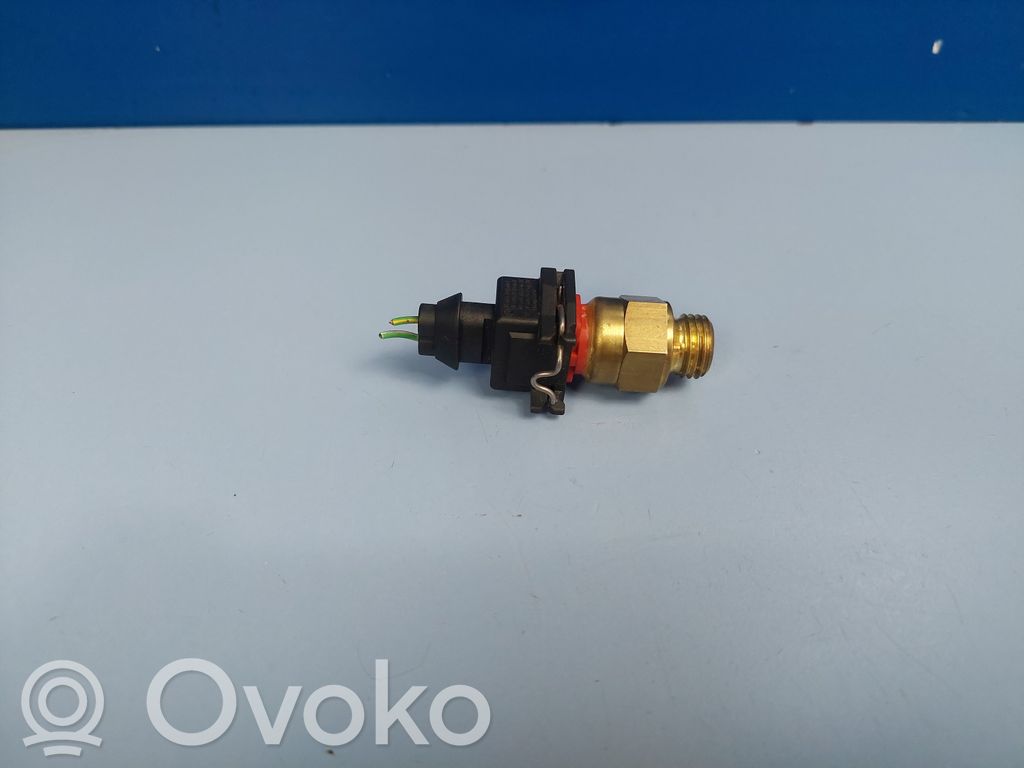 BMW 5 E39 Coolant level sensor 