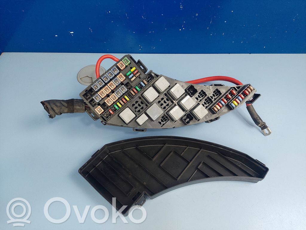 Jaguar S-Type Fuse module 