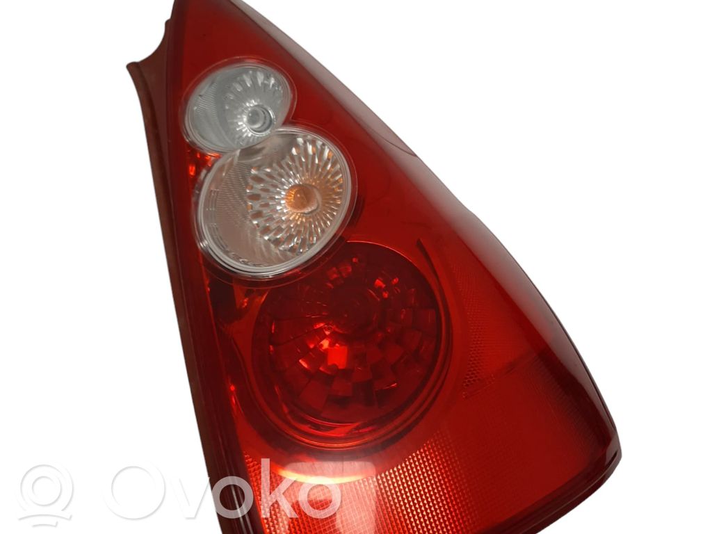 Mazda 5 Aizmugurējais lukturis virsbūvē 