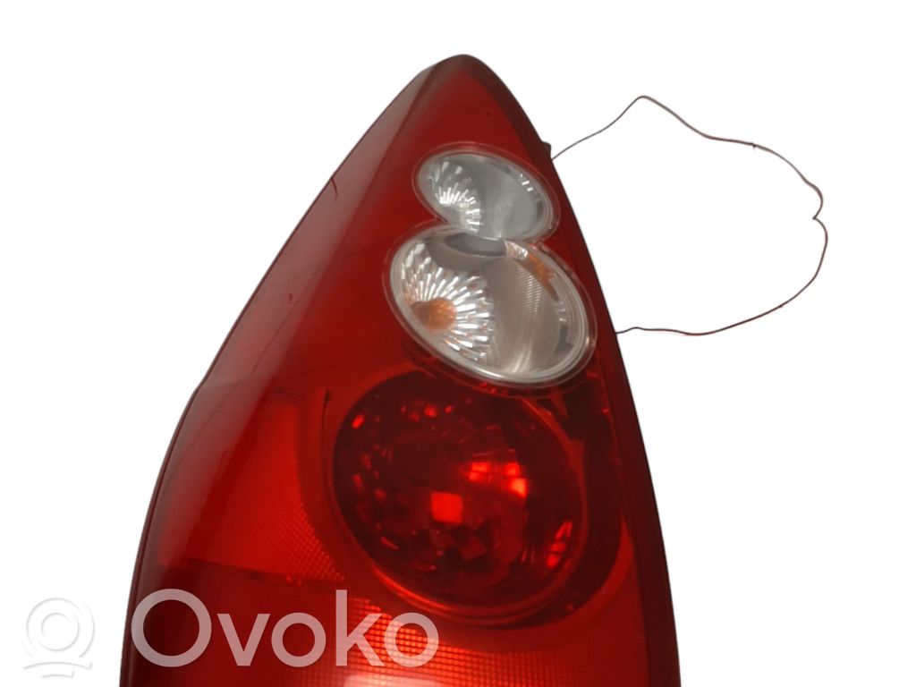 Mazda 5 Aizmugurējais lukturis virsbūvē 