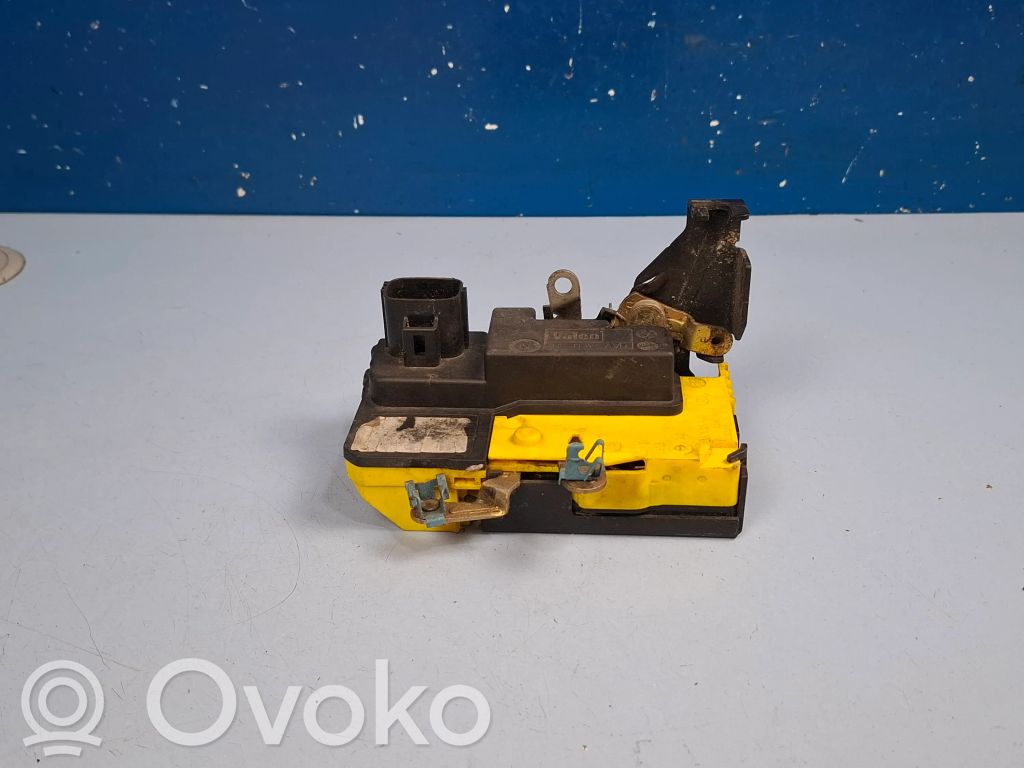Volvo S60 Front door lock 