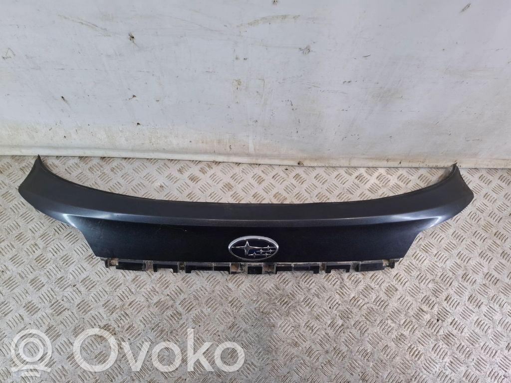 Subaru Legacy Tailgate trim 