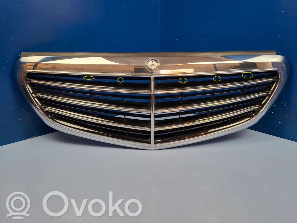 Mercedes-Benz E W212 Etupuskurin ylempi jäähdytinsäleikkö 