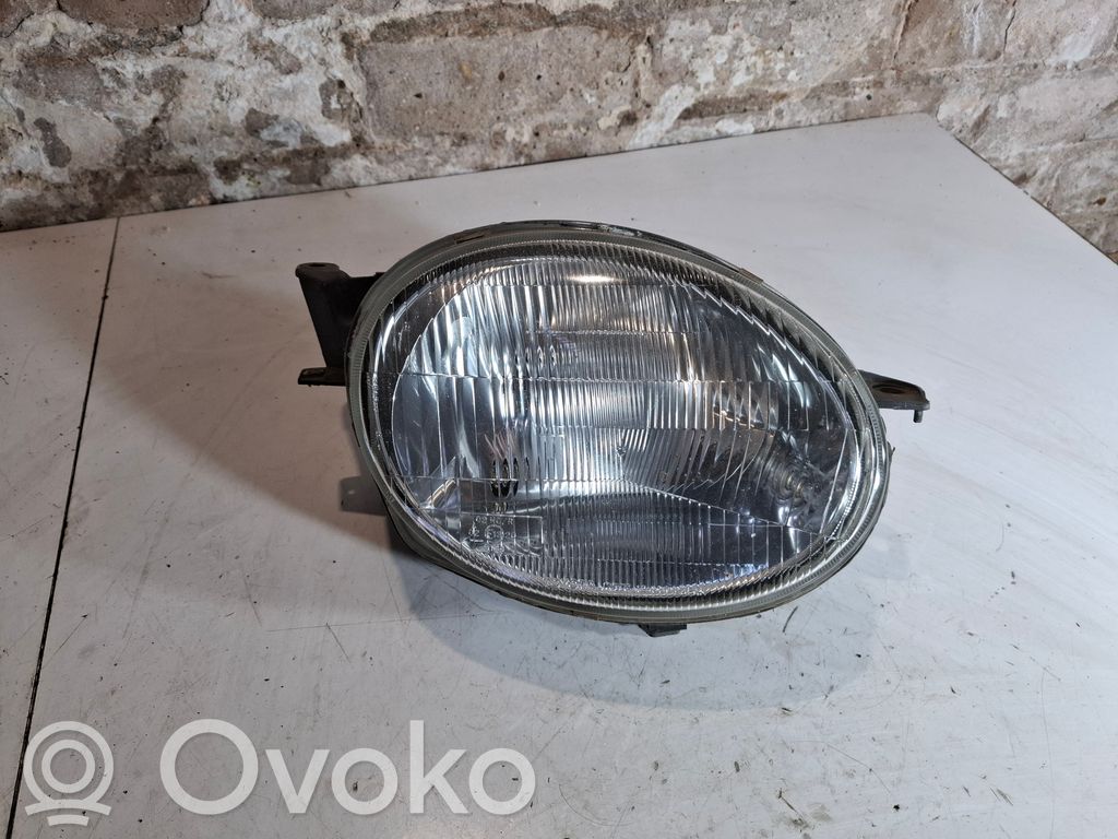 Toyota Corolla E110 Priekinis žibintas 