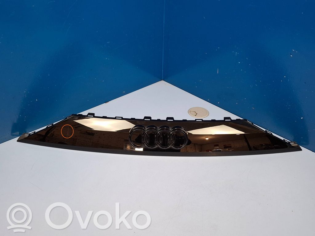 Audi Q8 Éclairage de plaque d'immatriculation 