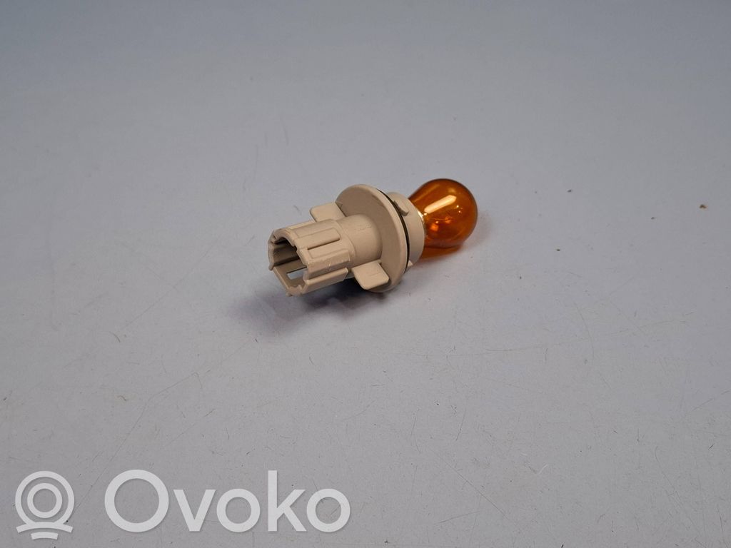 Nissan Qashqai 12 voltin pistorasia (takana) 