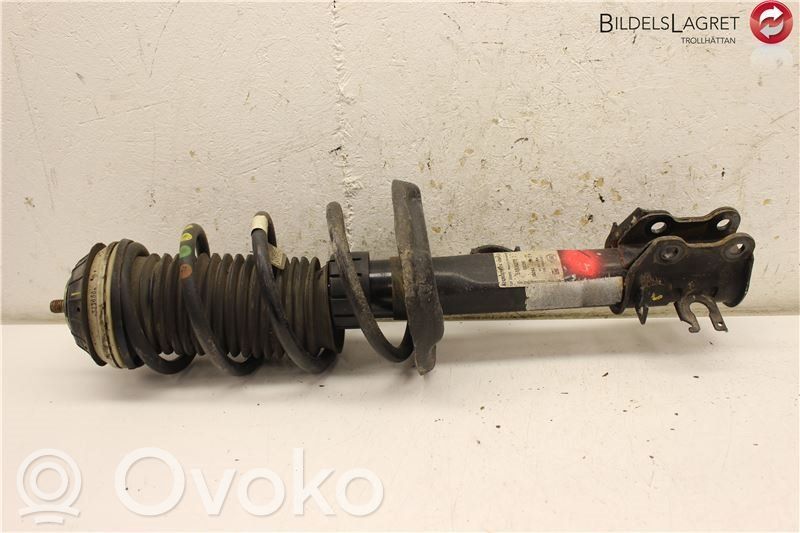 Fiat 500L Amortyzator osi przedniej ze sprężyną 