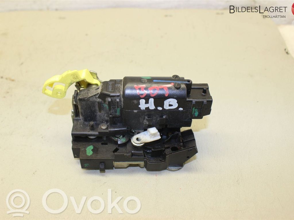 Dacia Duster Takaoven lukko 