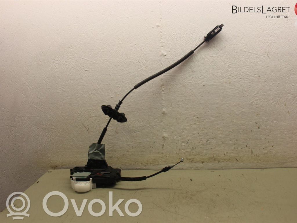 Ford Focus Priekšpusē slēdzene 