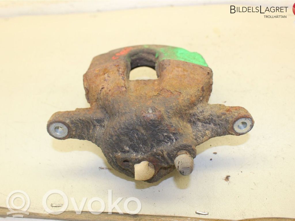 Toyota Auris 150 Zacisk hamulcowy przedni 