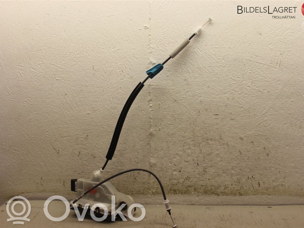 Opel Combo E Front door lock 