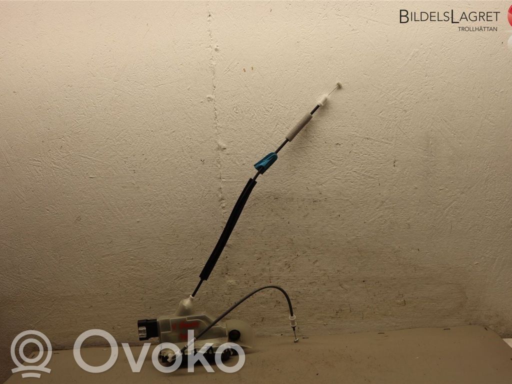 Citroen Berlingo Priekšpusē slēdzene 