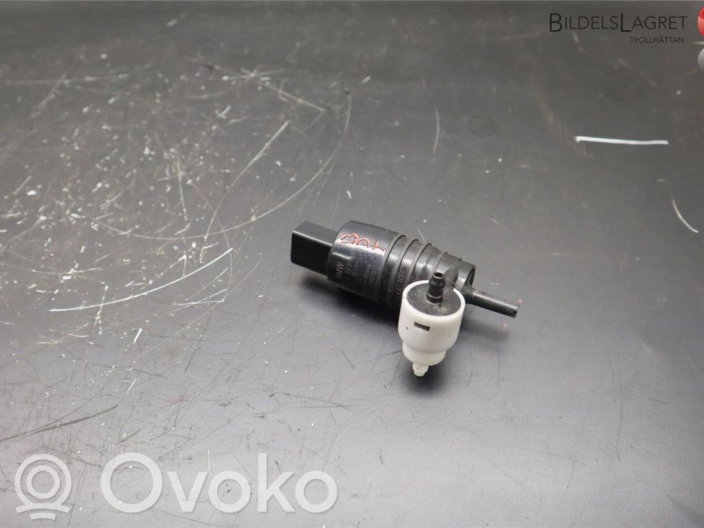 BMW 5 G30 G31 G38 Windscreen/windshield washer pump 