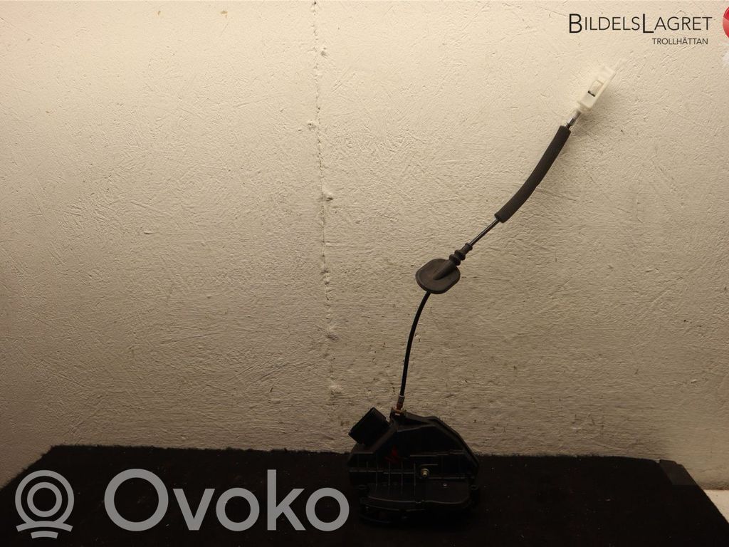 Ford Mondeo MK V Priekšpusē slēdzene 