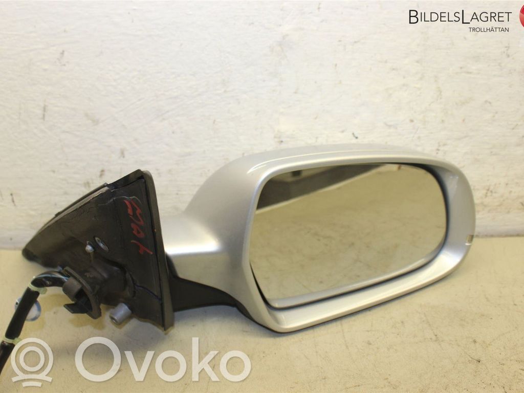 Audi A4 S4 B8 8K Elektryczne lusterko boczne drzwi przednich 