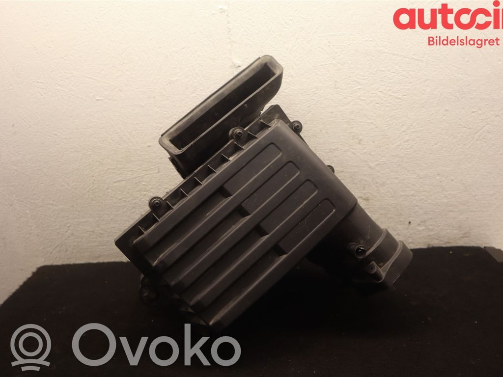 Volkswagen PASSAT B8 Obudowa filtra powietrza 