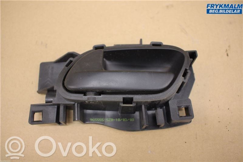 Front door interior handle   9143N7